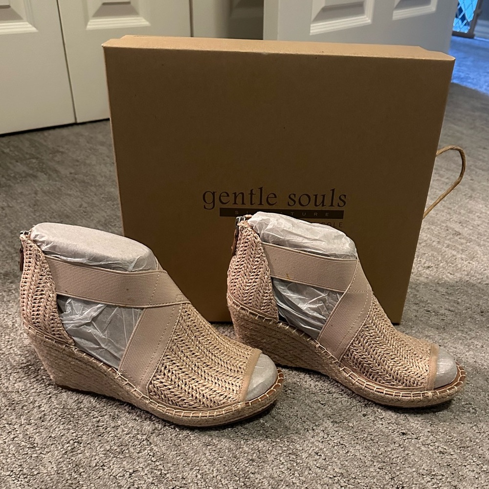 Gentle Souls Colleen Cross Elastic platform sandals